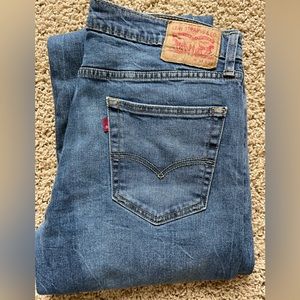 Men’s 34x34 light/Medium wash Levi 527 Jeans